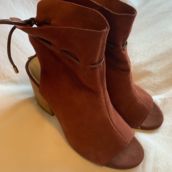 Open toed leather heeled bootie - Picture 3 of 6